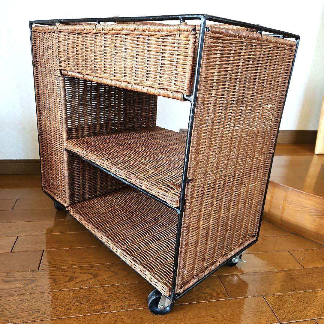 ラタン調　天然素材　アイアン　ワゴン　ラック　キャスター付き　花台　３段