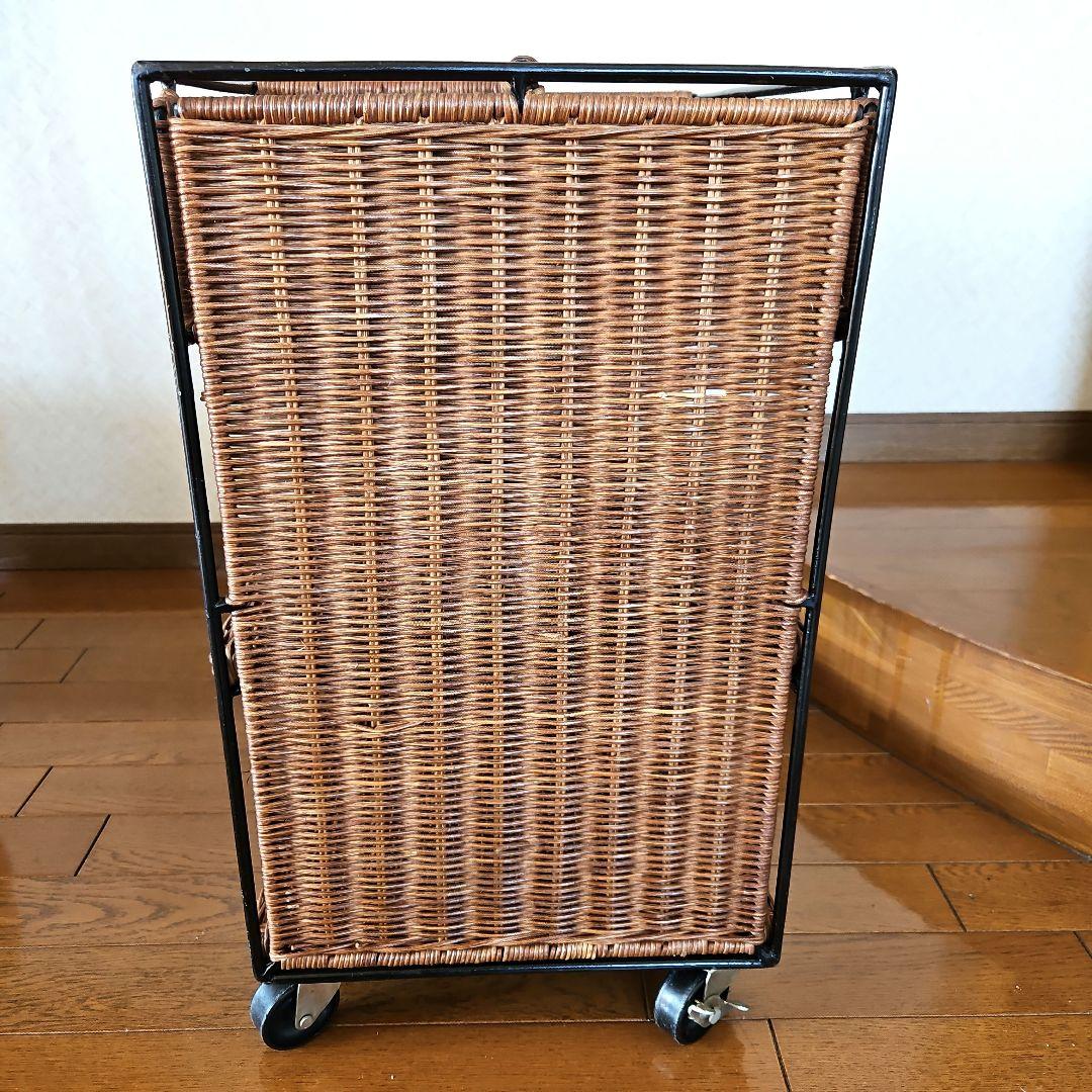 ラタン調　天然素材　アイアン　ワゴン　ラック　キャスター付き　花台　３段