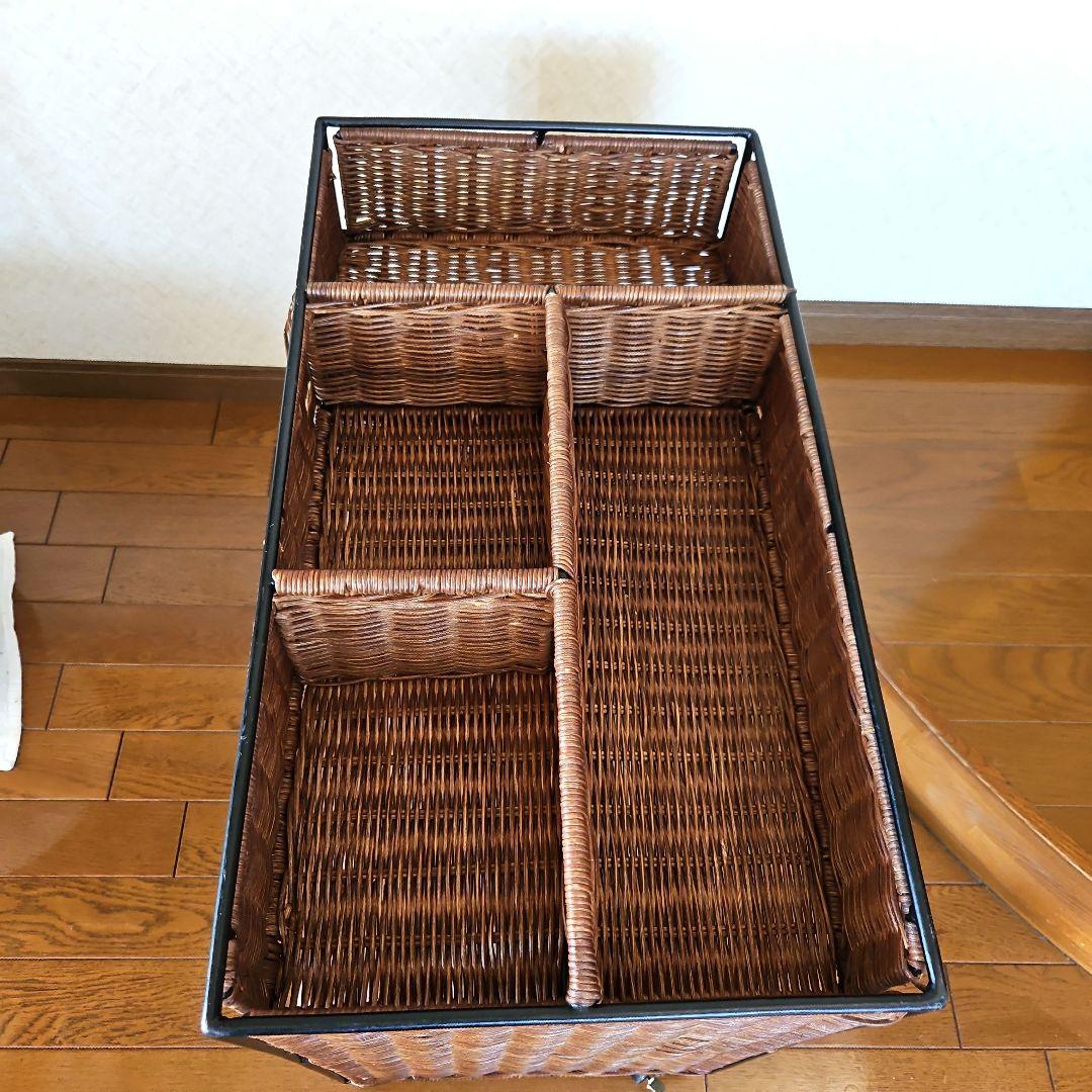 ラタン調　天然素材　アイアン　ワゴン　ラック　キャスター付き　花台　３段