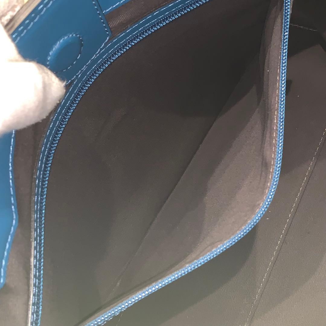 美品✨フジタカ ショッパー トートバッグ レザーロゴ型押し A4可 ブルー