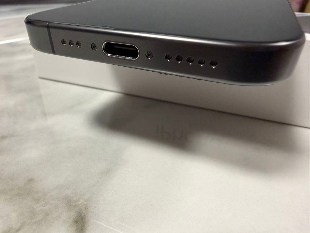 iPhone 15 Pro ブラックチタニウム 1TB 中古