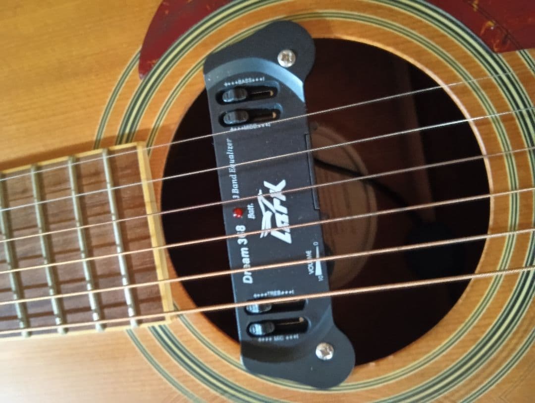 Fender DG-16NATアコースティックギターハードケース、ピックアップ付