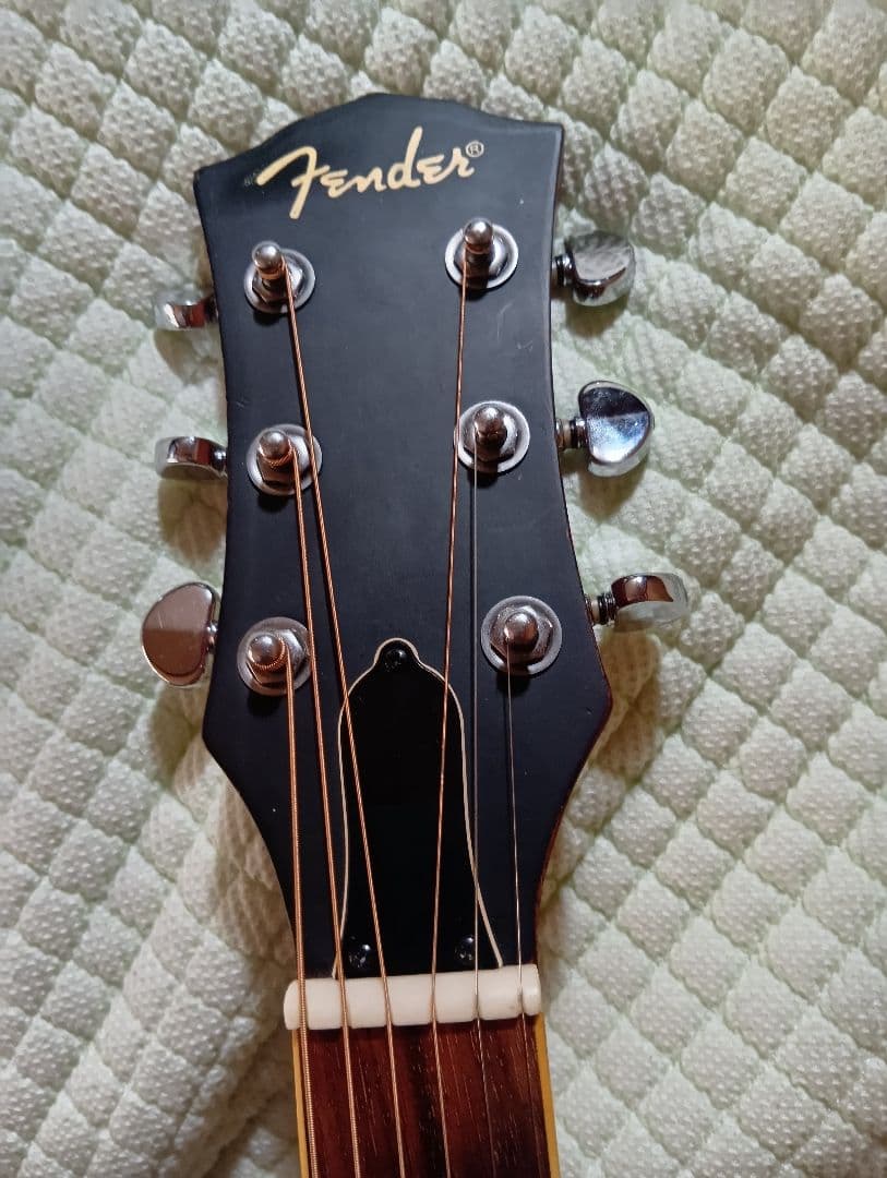 Fender DG-16NATアコースティックギターハードケース、ピックアップ付