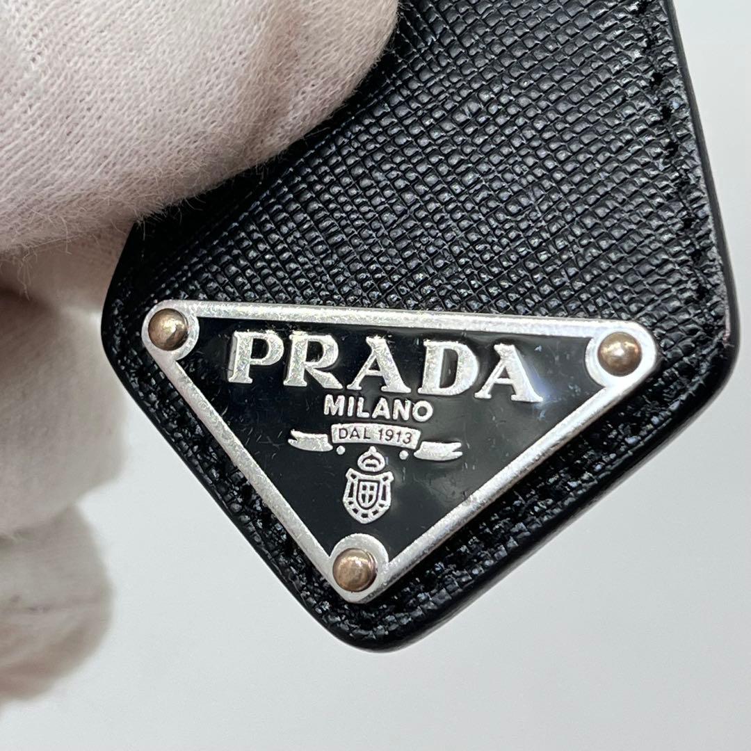 PRADA キーリング キーホルダー トライアングルロゴ サフィアーノレザー 黒