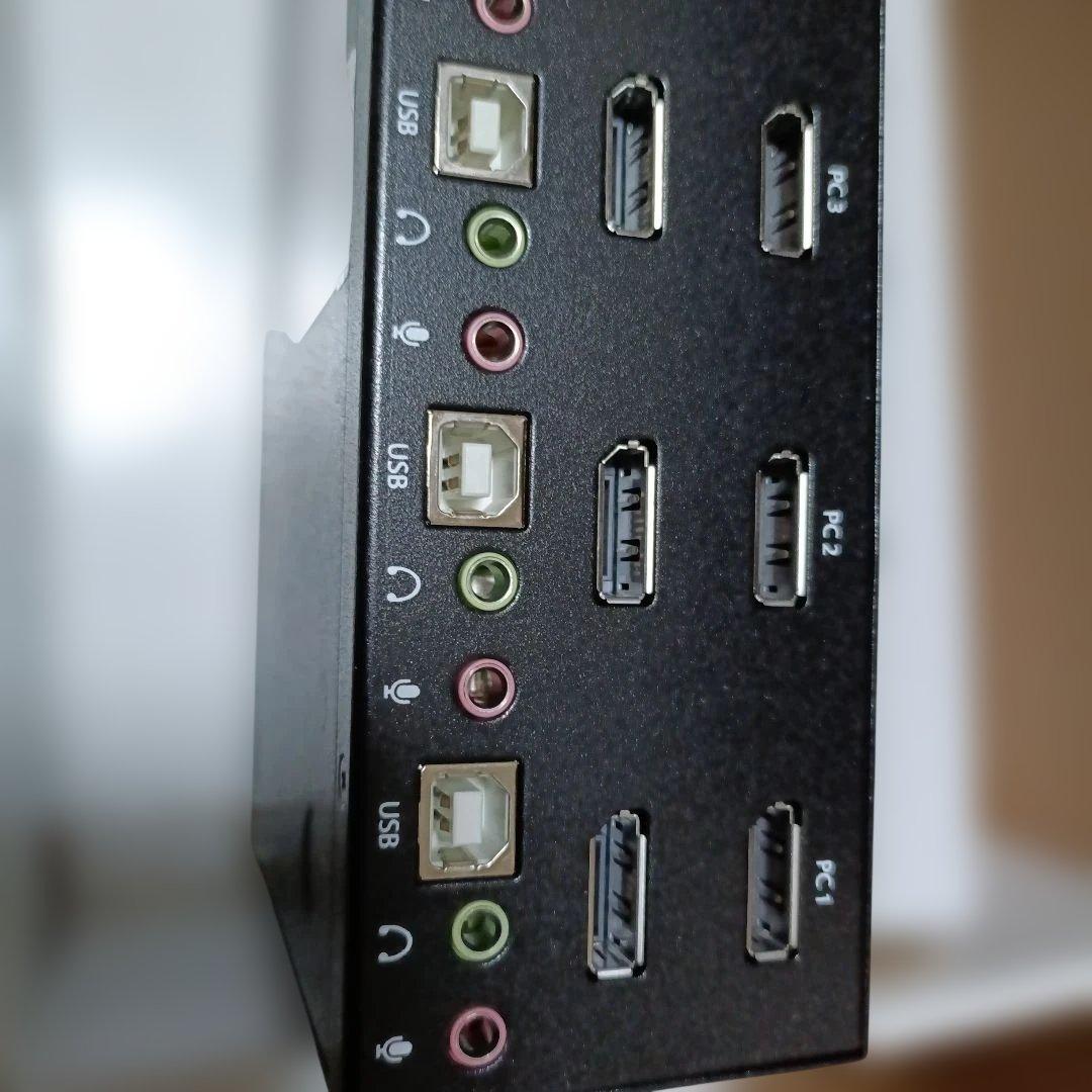 未使用使用品　StarTech.com 4-Port KVM Switch