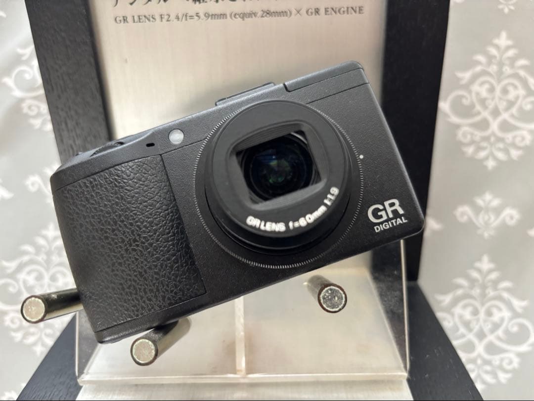 RICOH GR DIGITAL III 純正本革ケースと予備バッテリー付き