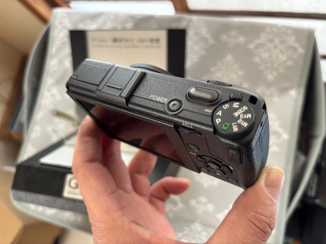 RICOH GR DIGITAL III 純正本革ケースと予備バッテリー付き