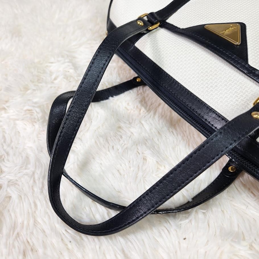 【希少】イヴサンローラン ハンドバッグ 三角ロゴ ホワイト 筒形