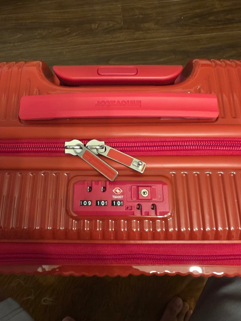 と*ん様 innovator イノベーター スーツケース 33L レッド