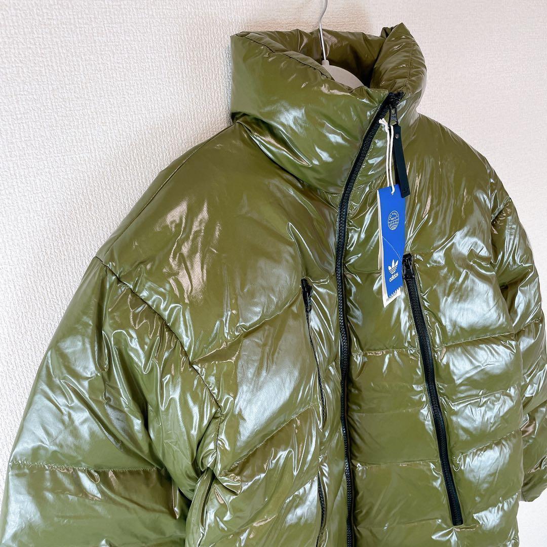 新品✨タグ付き アディダス 光沢エナメル調ダウンジャケット オリーブグリーン