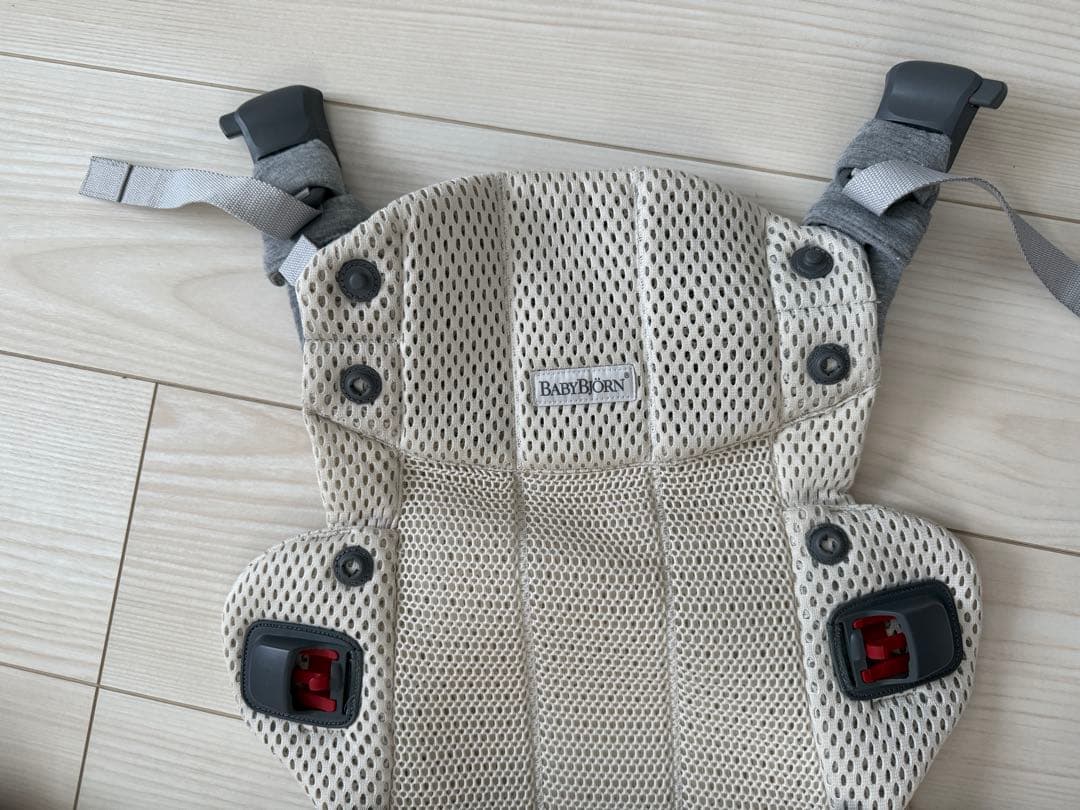 ベビービョルン　ベビーキャリア ハーモニー　クリーム 箱、保証書付き