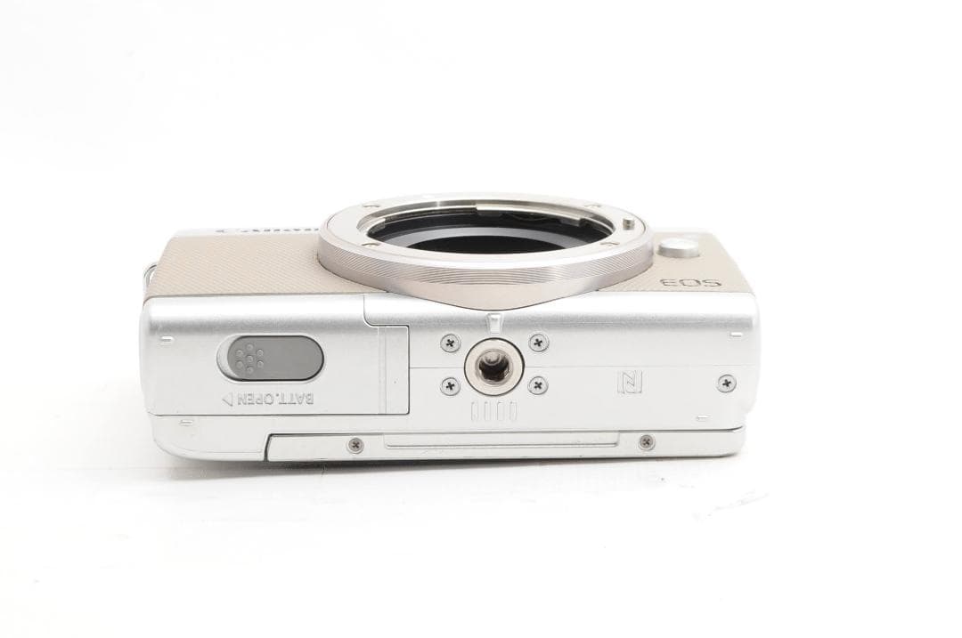 Canon EOS M100❤️スマホへ即転送❤️小型軽量　ミラーレス一眼