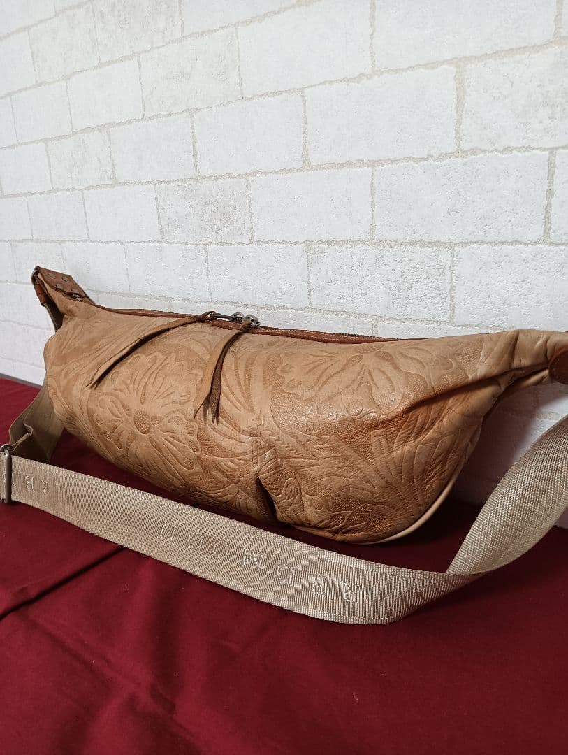 美品! 激レア！REDMOONレッドムーン メンズ大型ボディバッグ 特注品？