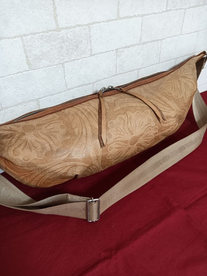 美品! 激レア！REDMOONレッドムーン メンズ大型ボディバッグ 特注品？