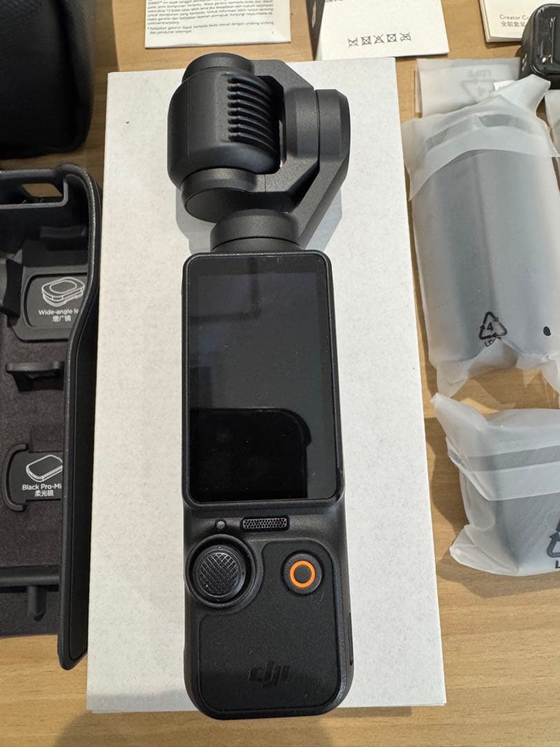 ビデオカメラ DJI Osmo Pocket 3 Creator Combo