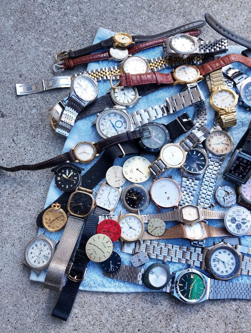 T*7様 腕時計　部品取り等　約90個　裏蓋なし　ガラスなし　中古　パーツ