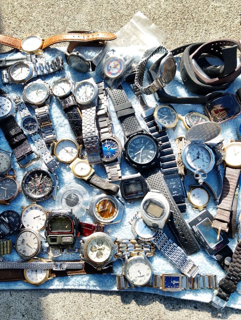 T*7様 腕時計　部品取り等　約90個　裏蓋なし　ガラスなし　中古　パーツ