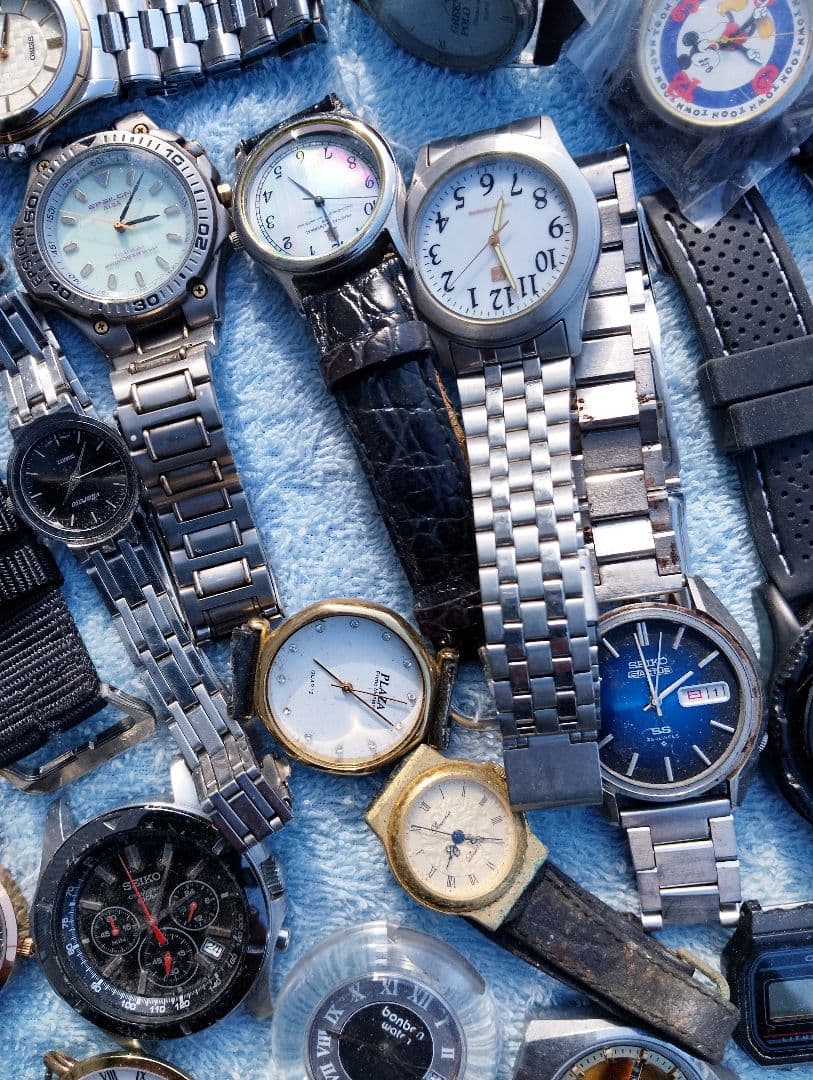 T*7様 腕時計　部品取り等　約90個　裏蓋なし　ガラスなし　中古　パーツ