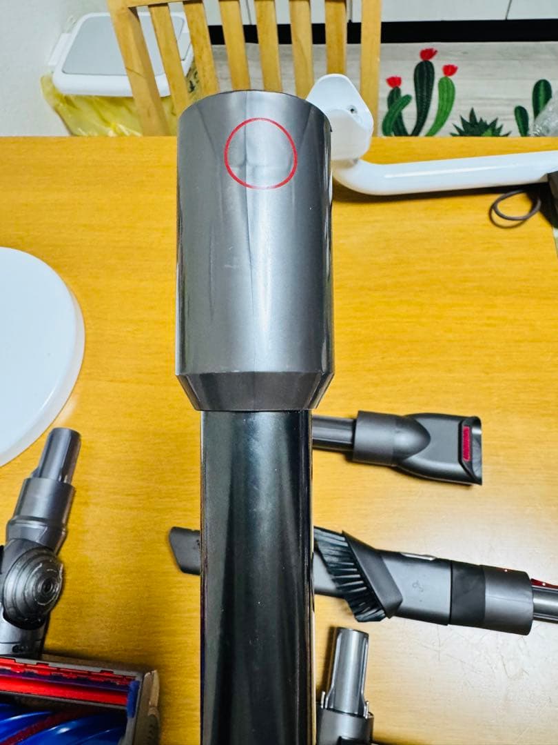 中古品 ダイソン SV19 コードレスクリーナー スタンド(小)付き [34]