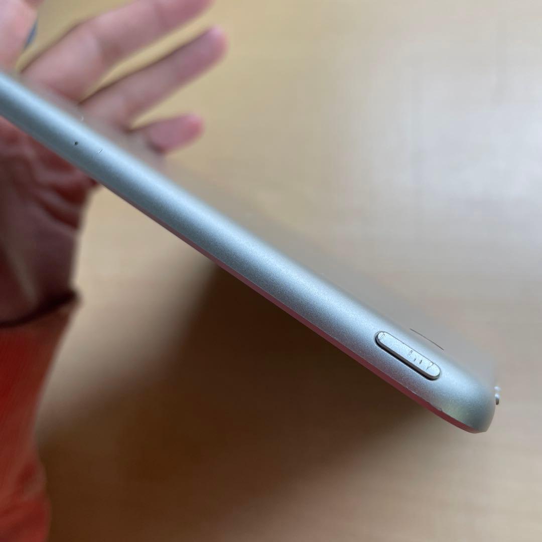 iPad 第6世代　A1893　Wi-Fiモデル　シルバー　32GB 美品　#7