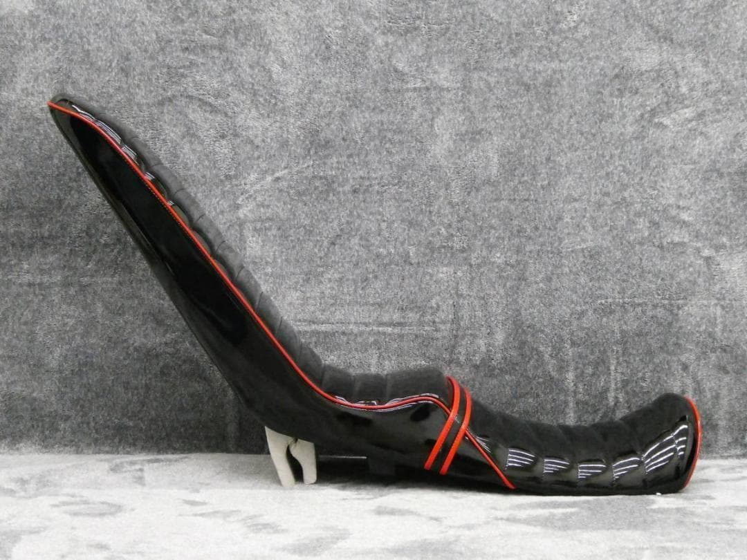 ＮＣ３９　ＮＣ４２　黒赤エナ　三段シート　５０ｃｍ/ CB400SF