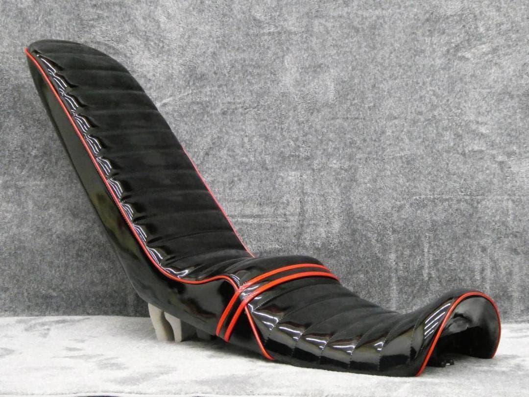 ＮＣ３９　ＮＣ４２　黒赤エナ　三段シート　５０ｃｍ/ CB400SF