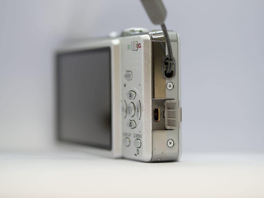 デジタルカメラ DMC-FS7