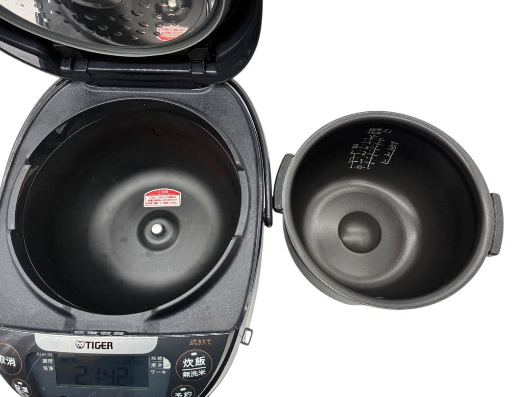 タイガーIH炊飯ジャー 5.5合炊き 2023年製　JPW-10E9