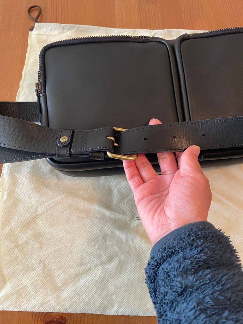 【極美品】土屋鞄　ビーグルトリジップボディーバック　ダークインディゴ