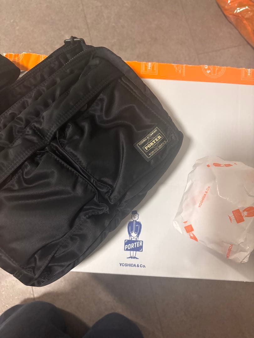 最新モデル‼️ポーター タンカー SLING BAG W zip