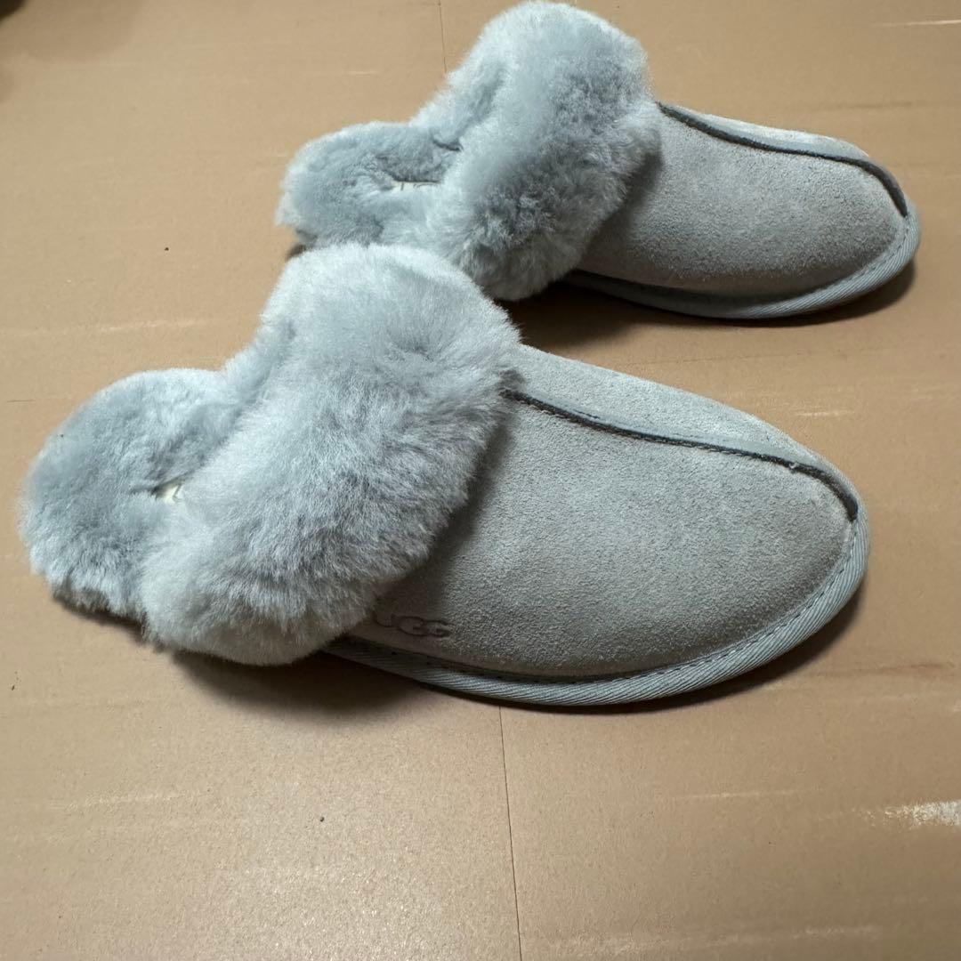 【ほぼ未使用】UGG グレー ファー付きスリッパ