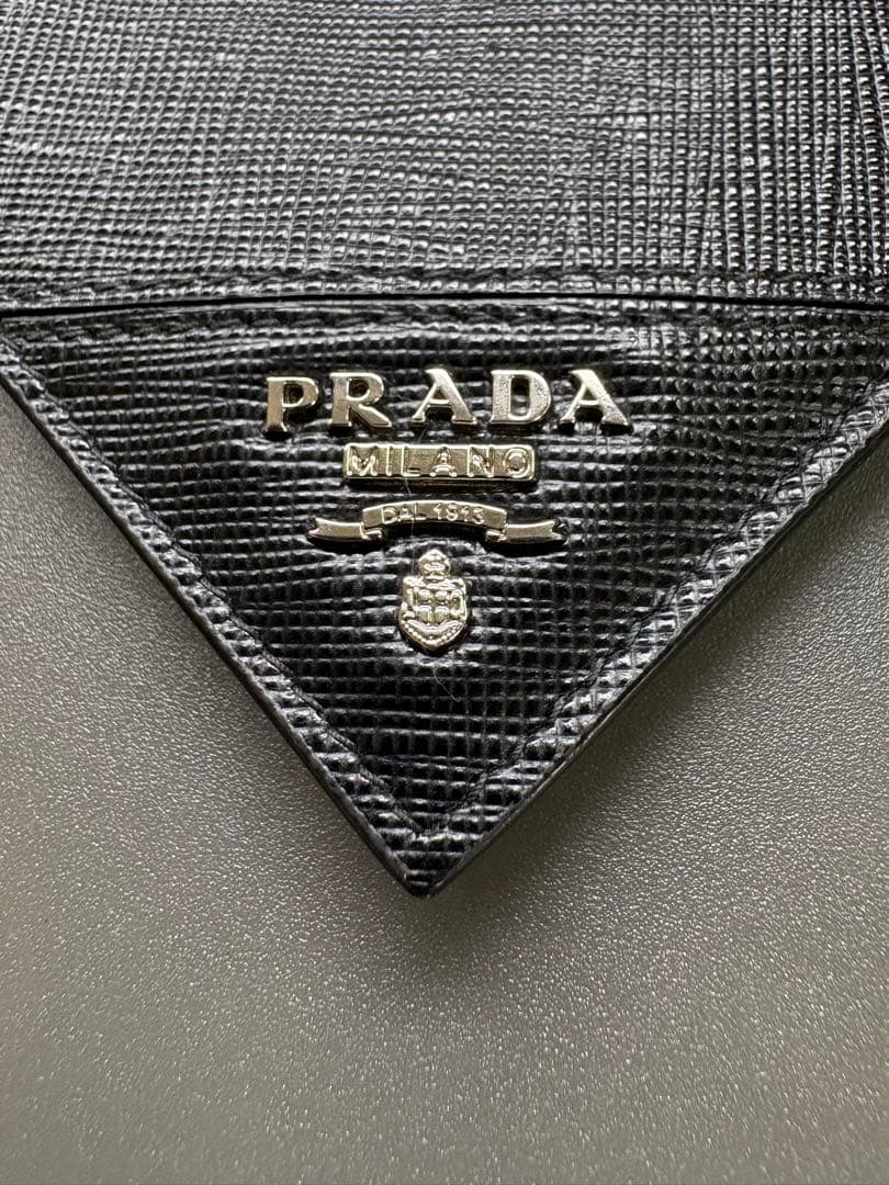 PRADA マネークリップ付サフィアーノトライアングル財布<No.488>