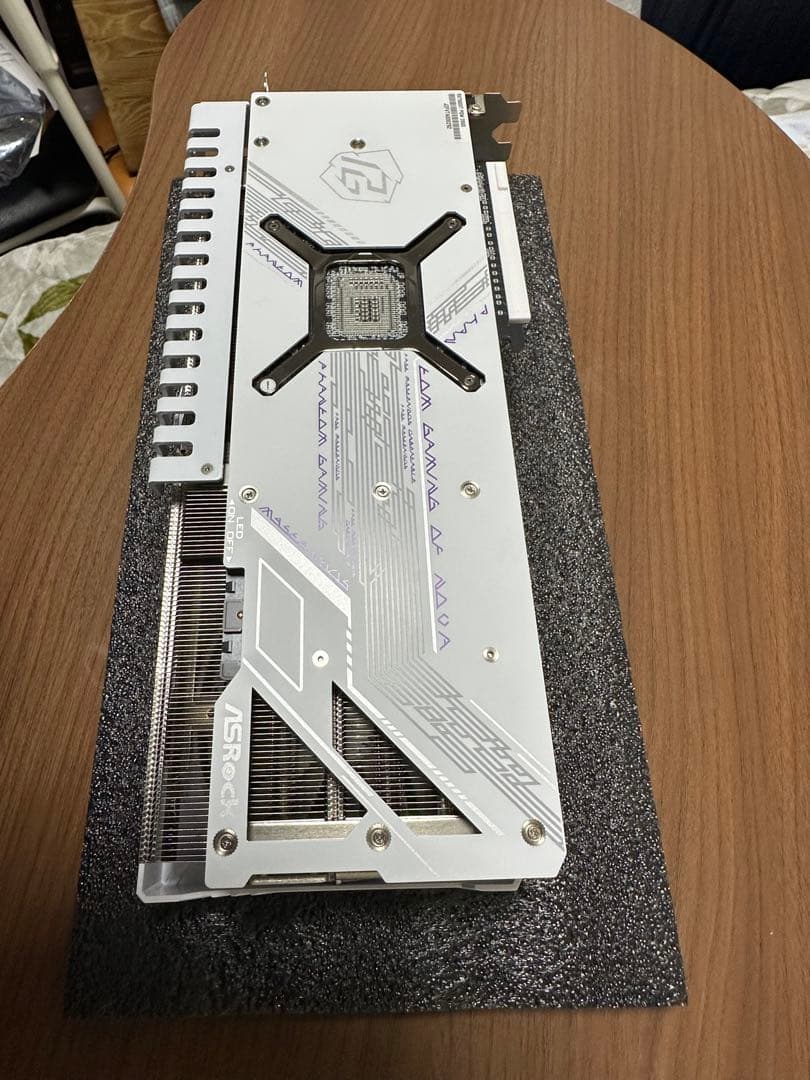 グラフィックボード・グラボ・ビデオカード ASRock 7900 XT Phantom Gaming OC white