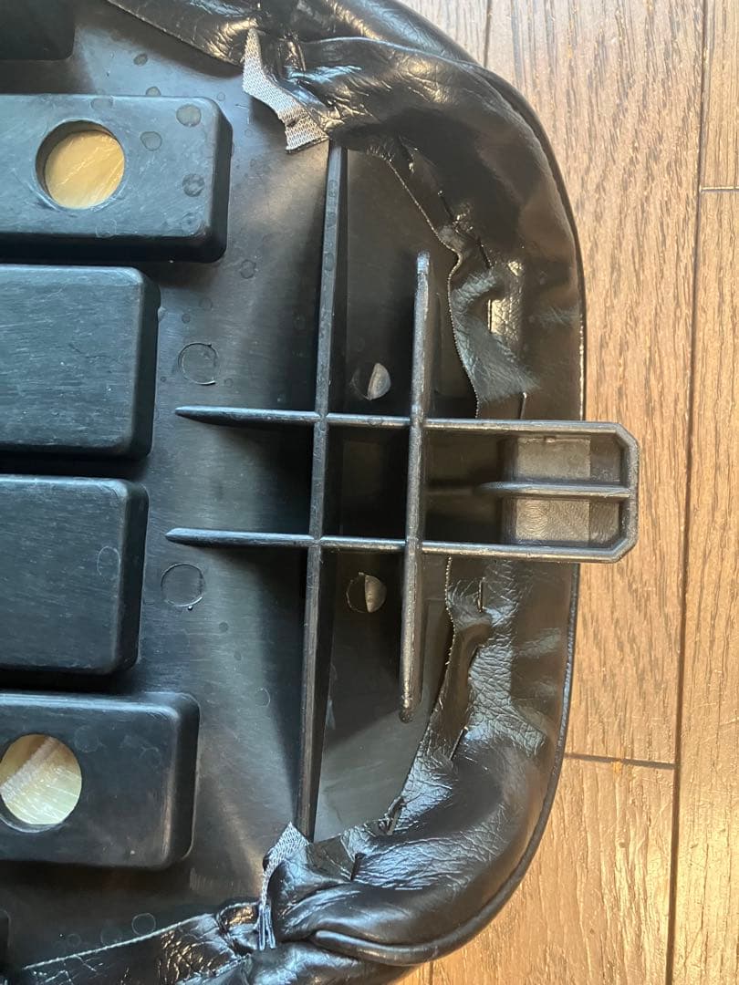 カワサキ ゼファー1100/RS用 タックロールシート アンコ抜き ZEPHYR