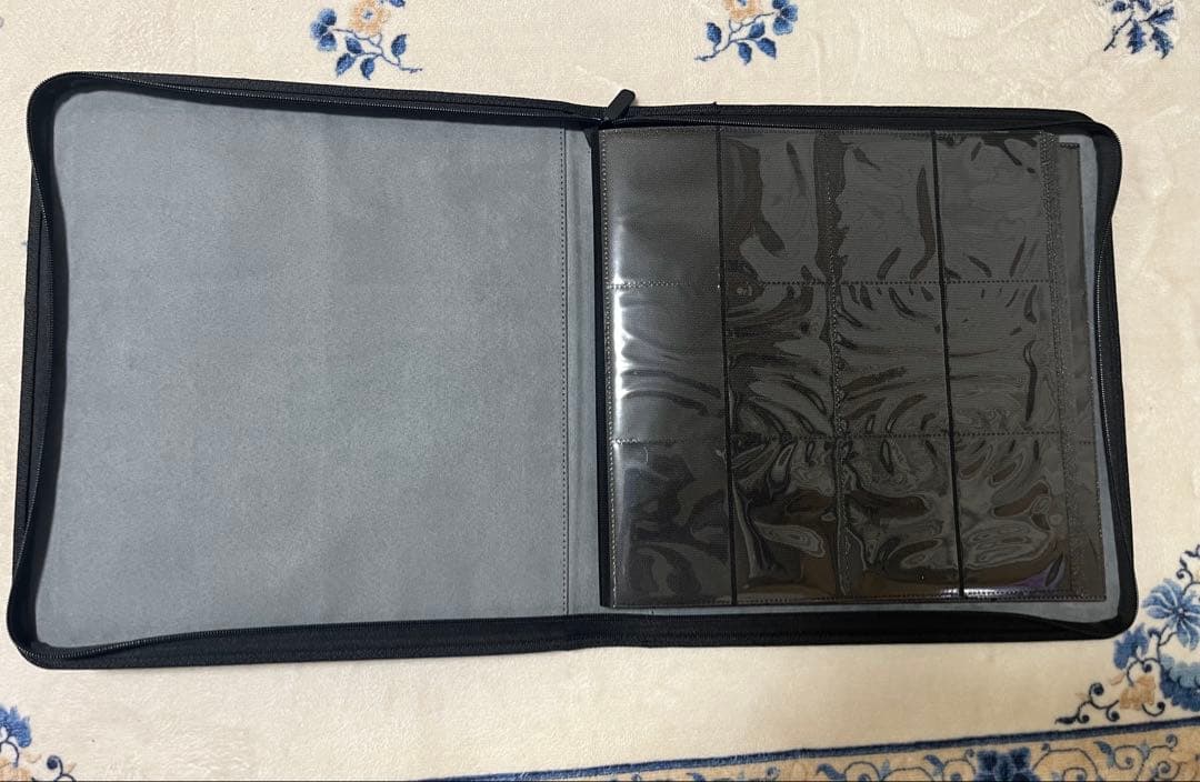 オ*オ様 TOYGER アタッシュケース（シルバー） &カードバインダー