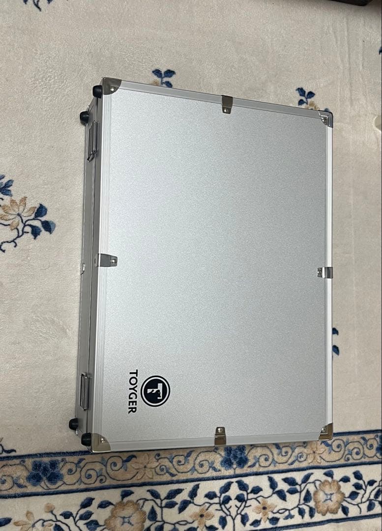 オ*オ様 TOYGER アタッシュケース（シルバー） &カードバインダー