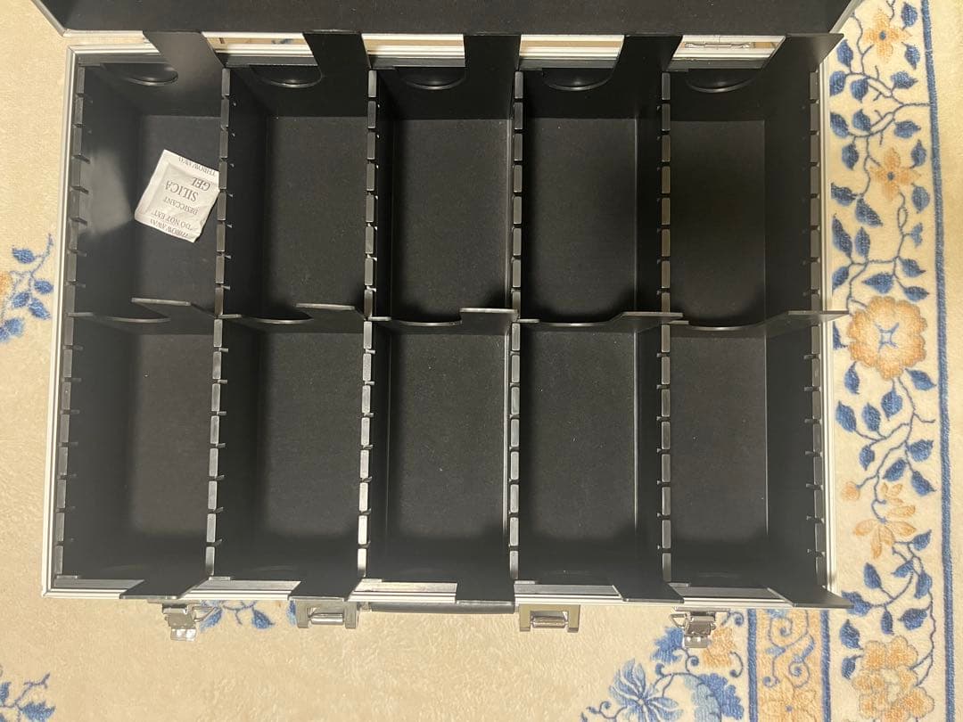 オ*オ様 TOYGER アタッシュケース（シルバー） &カードバインダー