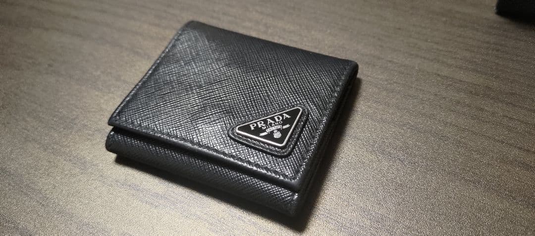 【ほぼ新品】PRADA ブラック サフィアーノレザー ケース