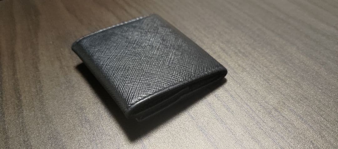 【ほぼ新品】PRADA ブラック サフィアーノレザー ケース