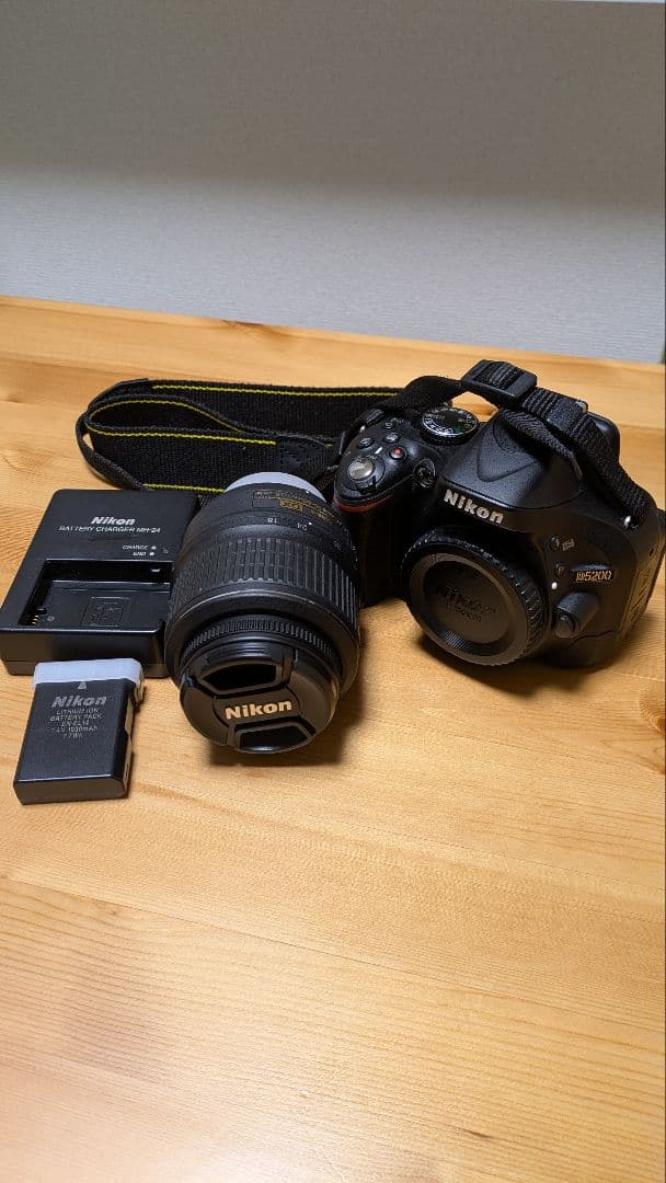 【中古】Nikon D5200 レンズ バッテリー充電器付 箱・保証書無し