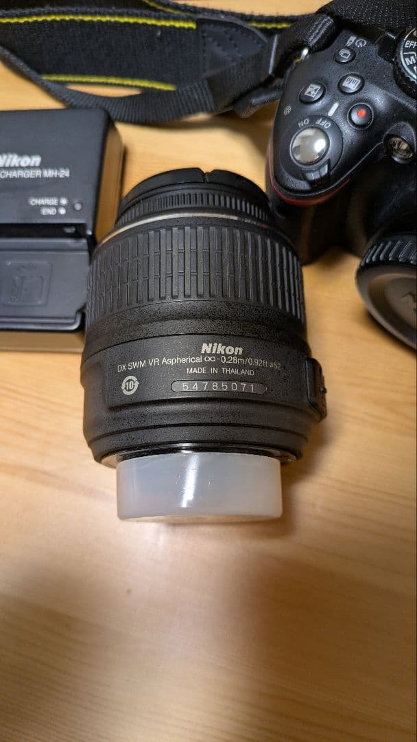 【中古】Nikon D5200 レンズ バッテリー充電器付 箱・保証書無し