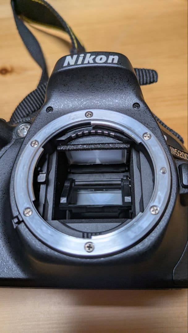 【中古】Nikon D5200 レンズ バッテリー充電器付 箱・保証書無し