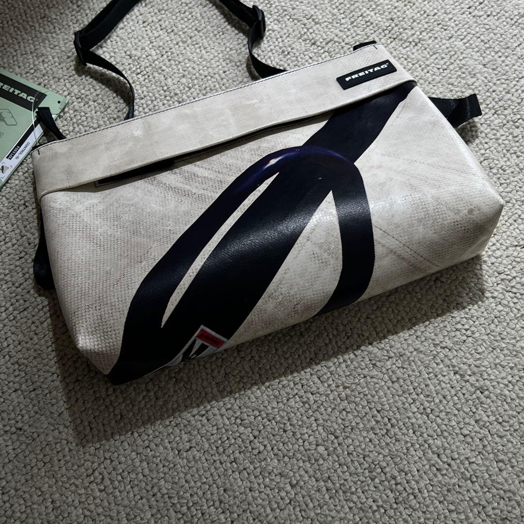 定価より大幅に値下げ　FREITAG F553 LOU ショルダーバッグ　新品