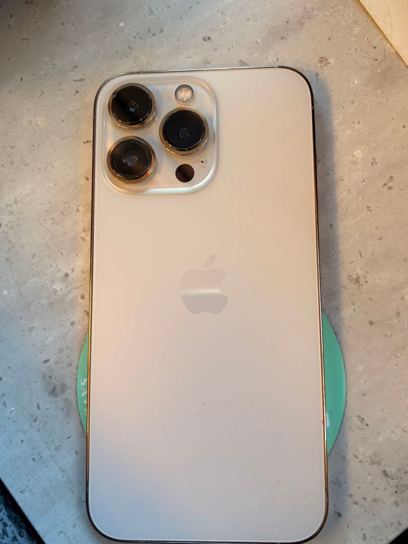 Apple iPhone 13 Pro 本体