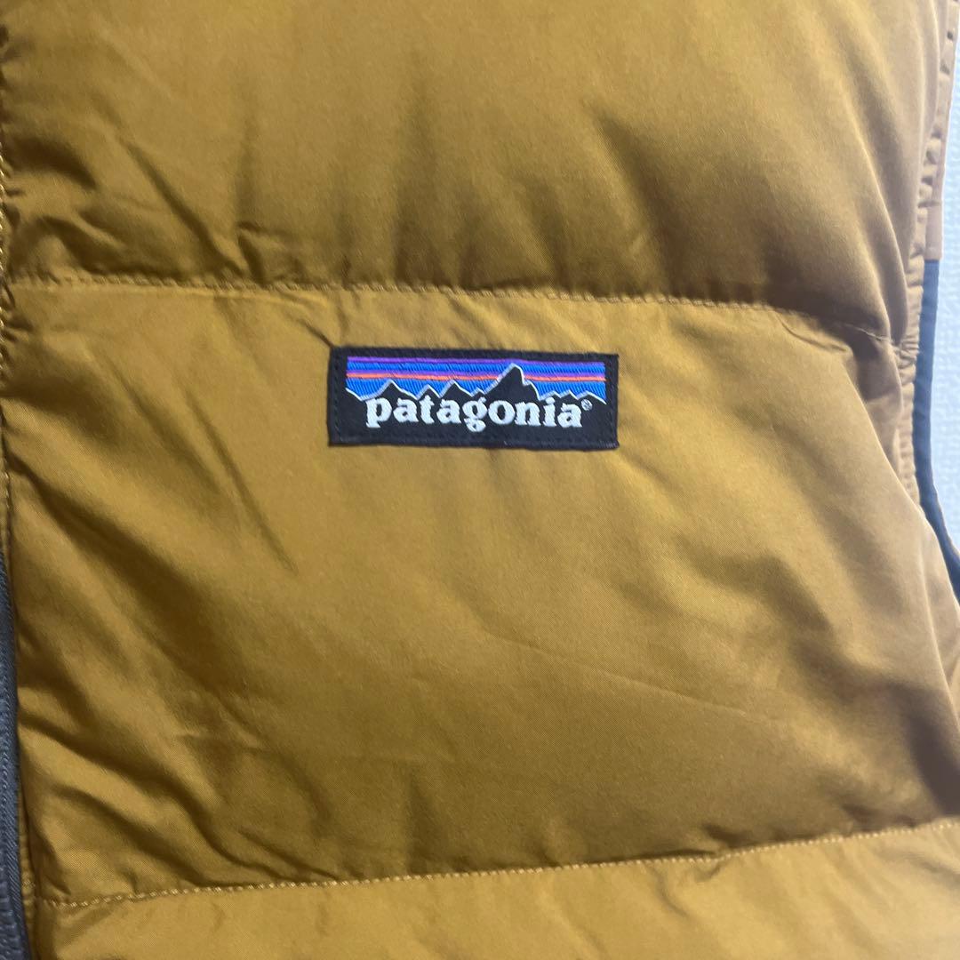 patagonia リバーシブル　ベストダウン　辛子色　ブラウン ダウンベスト