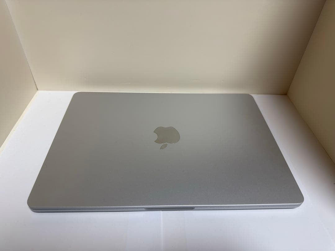 MacBook Air M3 13インチ 16GB 256GB Apple