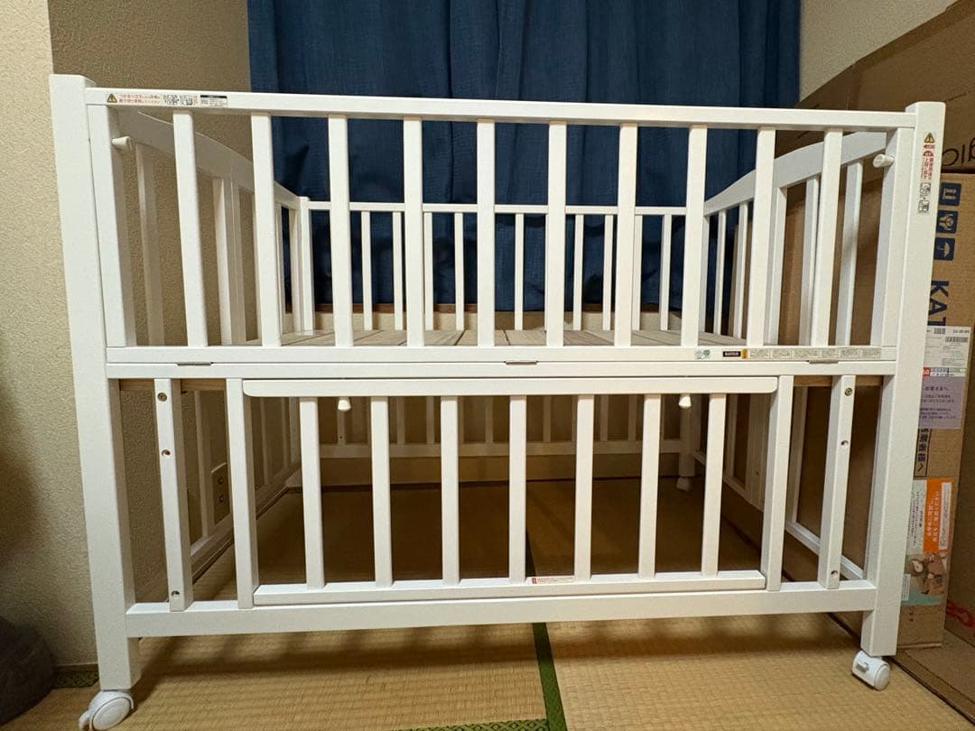 カトージ　ベビーベッド　折りたたみ　ホワイト　レギュラーサイズ