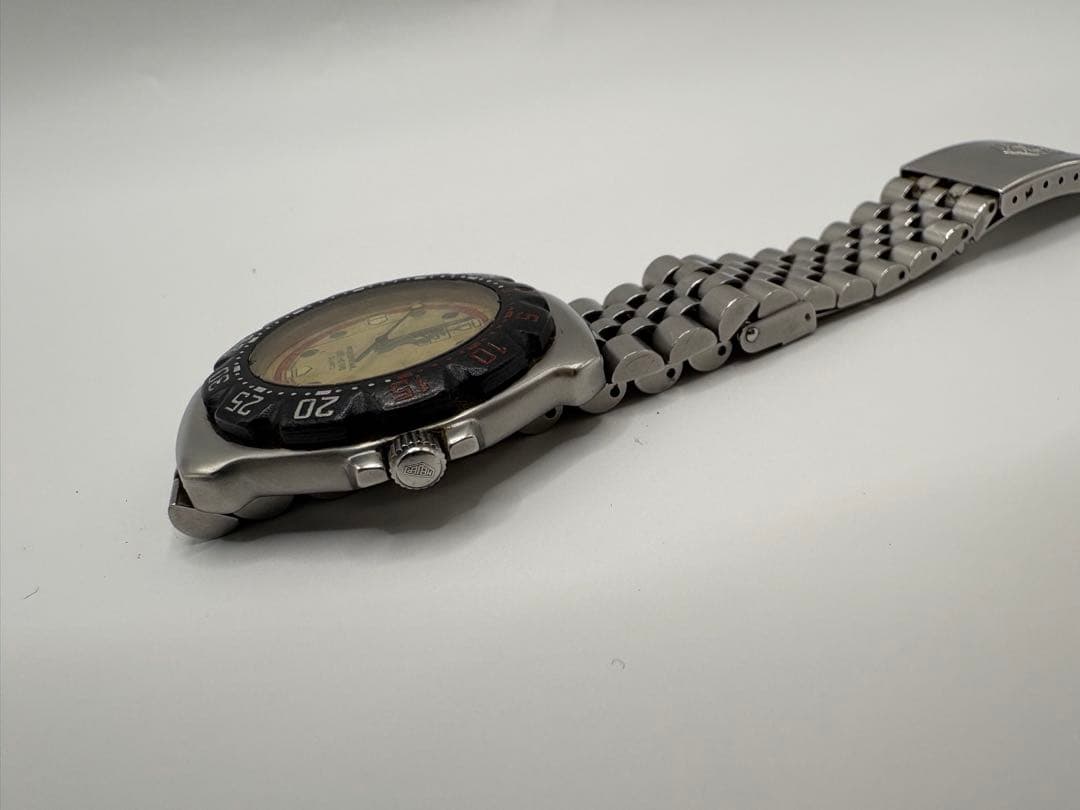 タグホイヤー WA1411 プロフェッショナル 200mクオーツ 腕時計