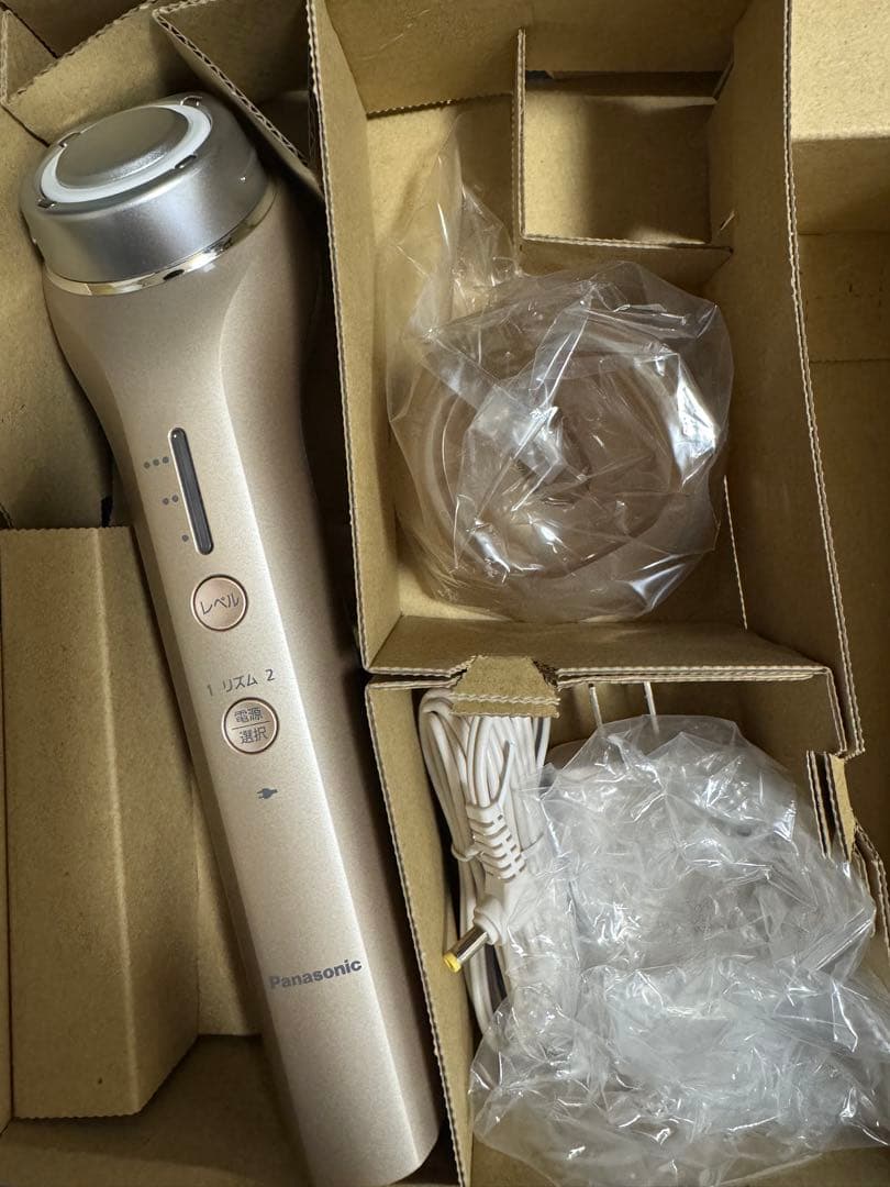 ご予約品　Panasonic EH-SR74 美顔器 ゴールド