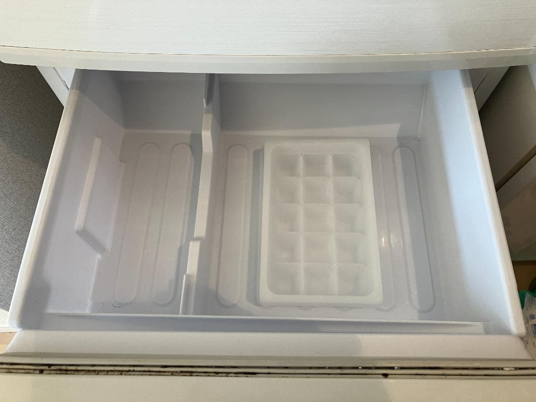 SHARP 2ドア冷蔵庫 137L どっちもドア 静音設計 耐熱トップテーブル